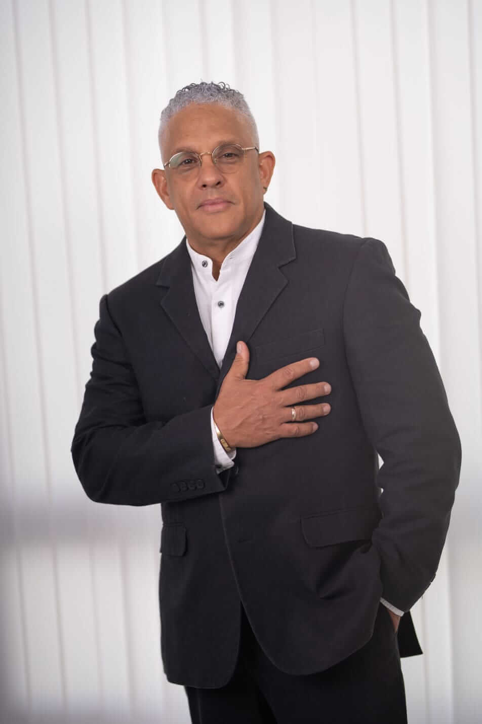 Doctor Alexys Francisco Marqués Plaza en consulta